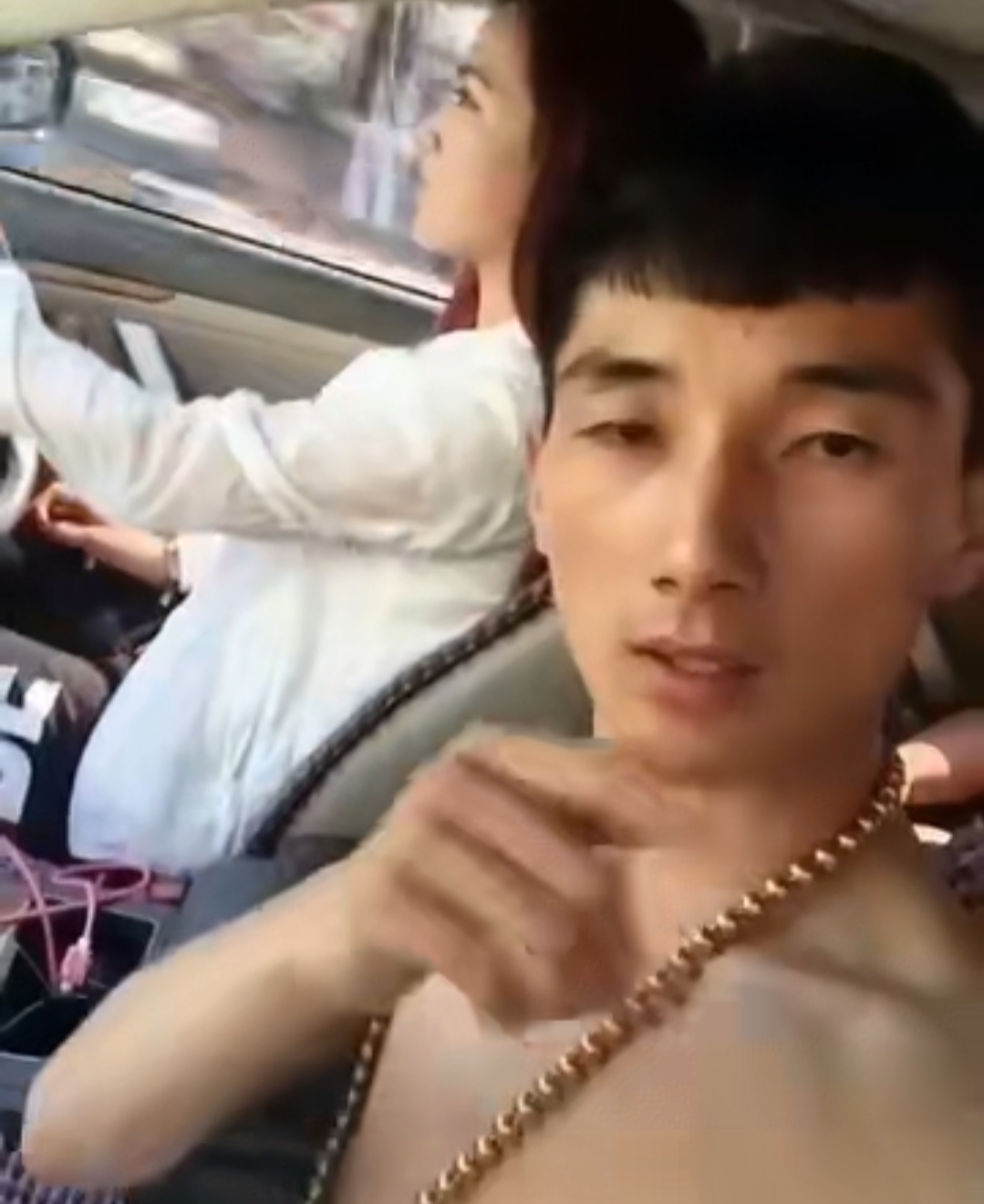 那个社会你虎弟啊,你不愧是东百狠人熬,你太卑鄙了,你这一身份证好悬