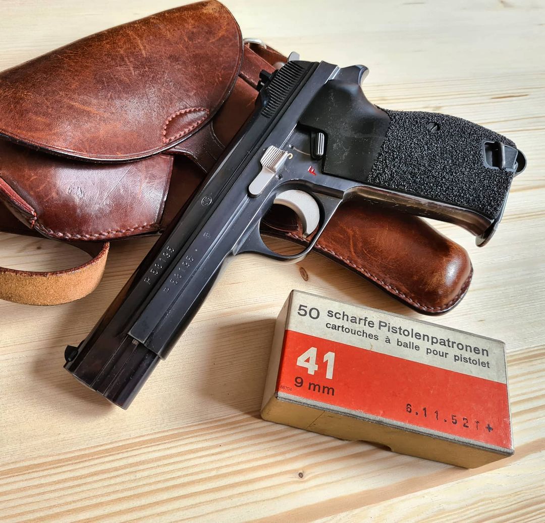 图源:instagram@rolis_historic_firearms #手枪# #瑞士# #西格绍尔