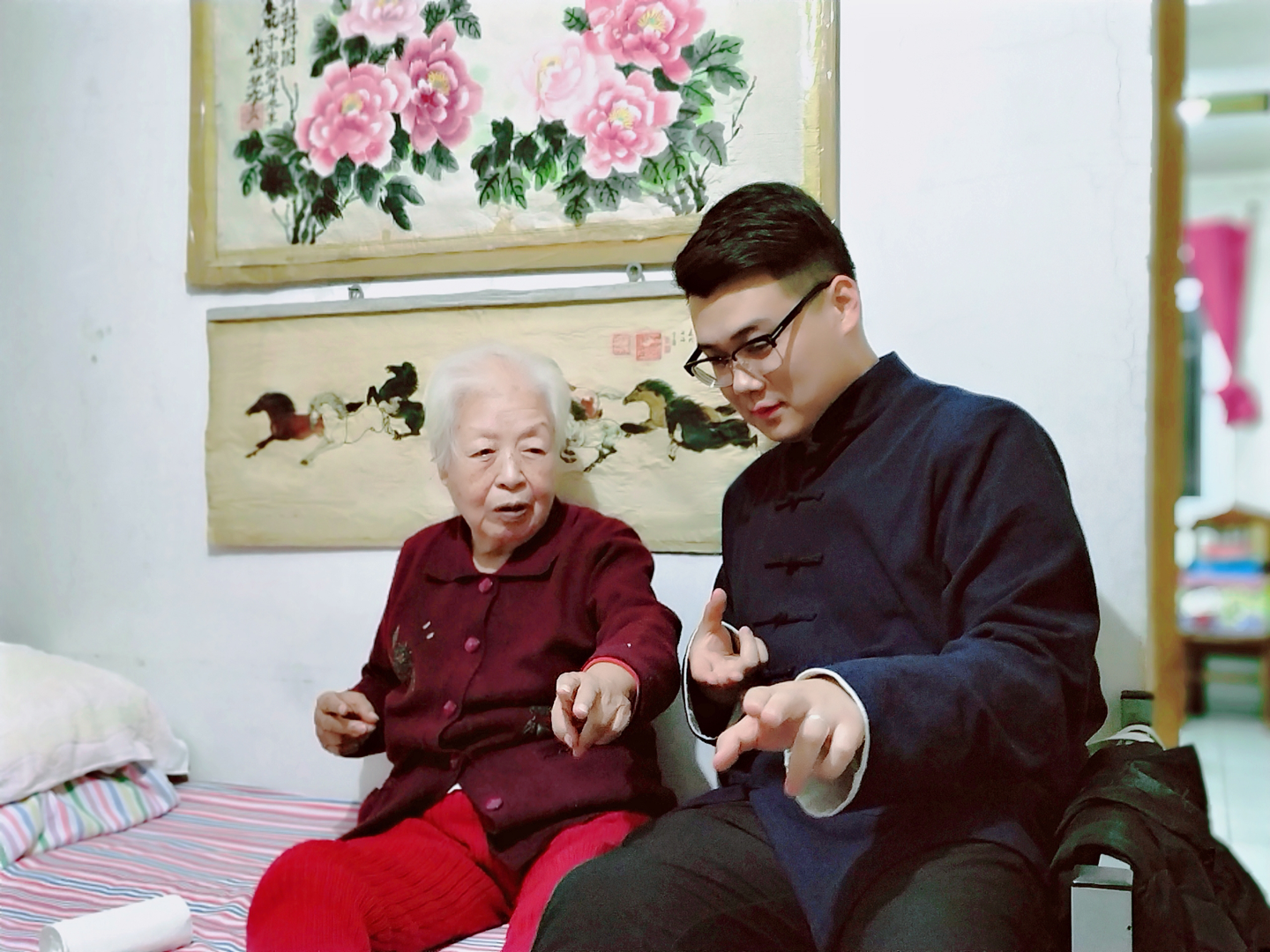 这两天录评书,就想起来王田霞老太太来了,怹去世时候没那么难受,这个