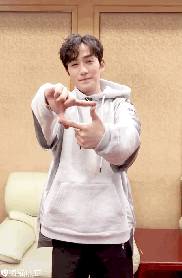 火锅是拢龙的最爱 01-17 #朱一龙# (*艸`*) #朱一龙# (*艸`*) 转发