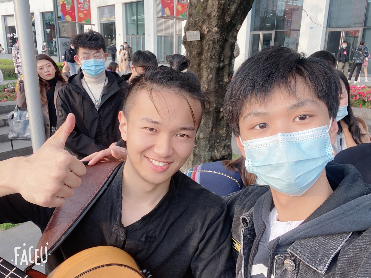 终于逮到了@街头艺人小高