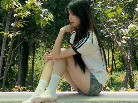 做一个沉思的甜妹