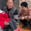 小朋友家发大水了，有担当的爸爸出现了，看看他是怎么把妈妈和孩子救出去的