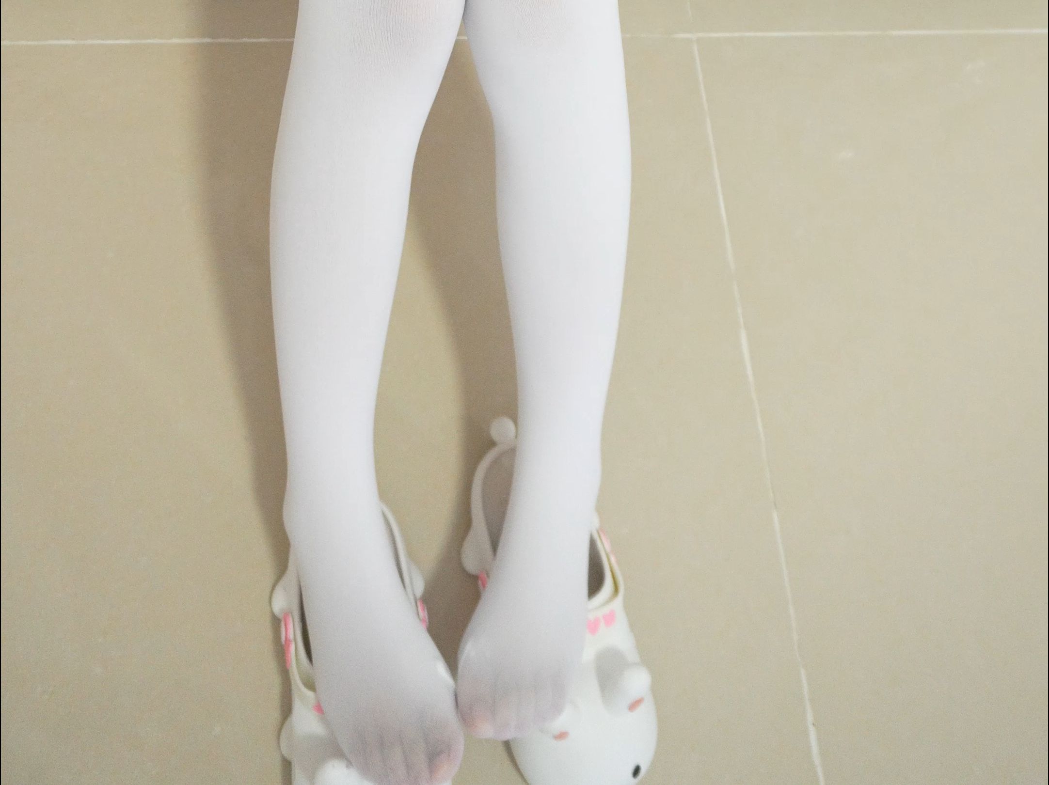 Today's outfit is a children's one-piece dance costume