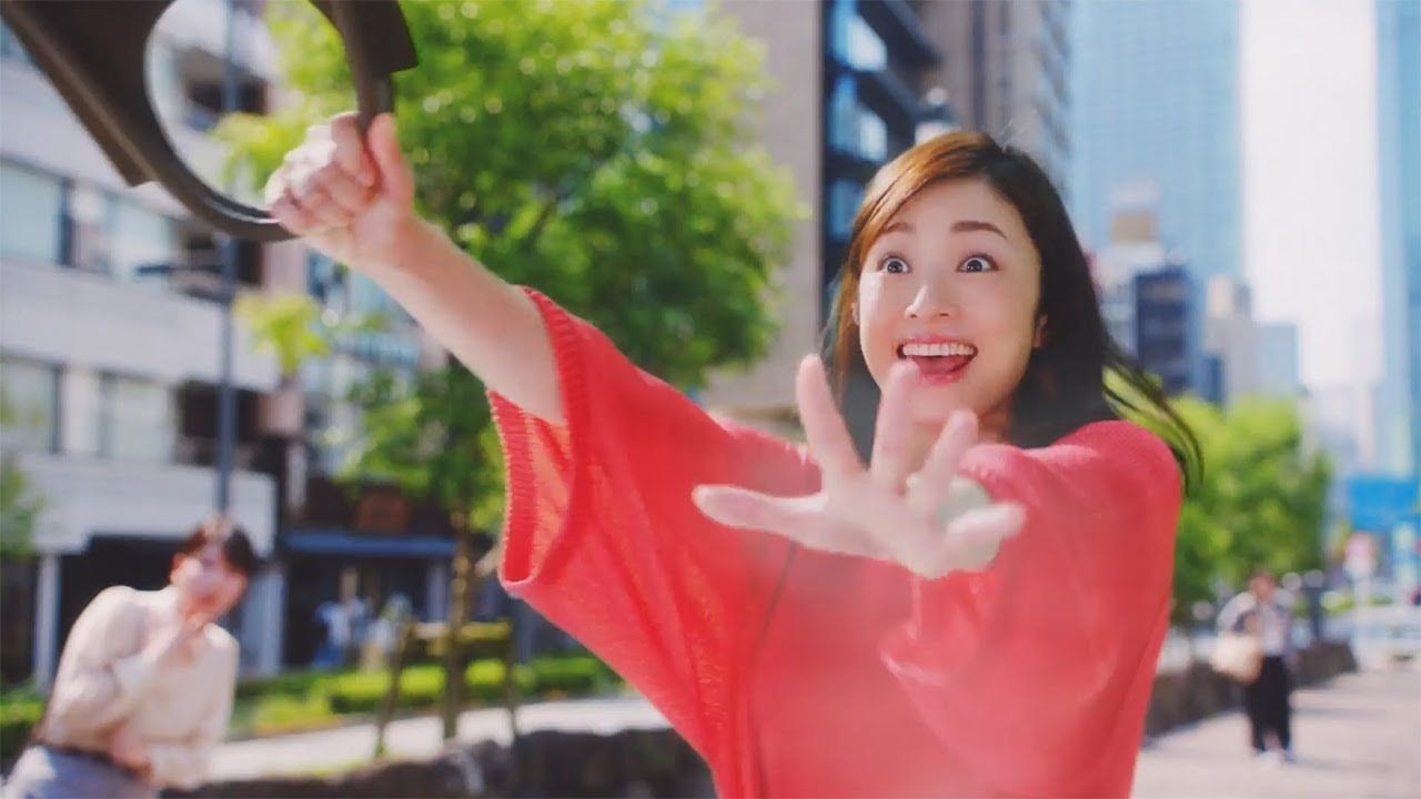 上户彩 x iPhone 17 Pro 最新广告