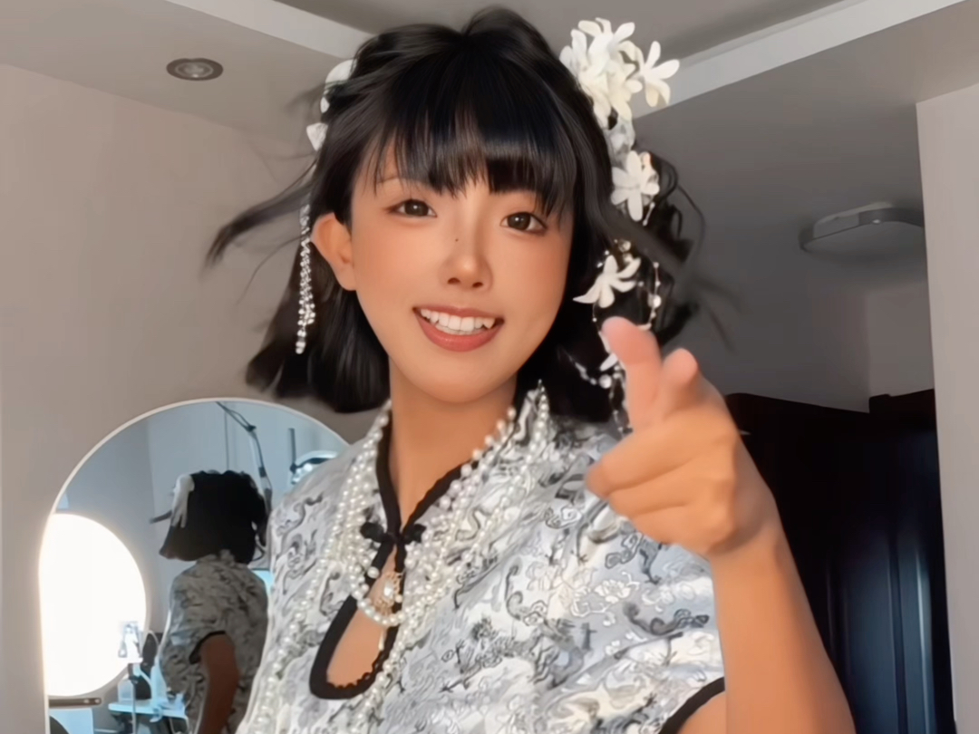 The Thirty-Seventh Mandarin Ducks Play for the Black Leather Flag Girl.