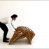 荷兰设计师发明折叠木板，几秒钟就变桌椅，斩获设计界奥斯卡！