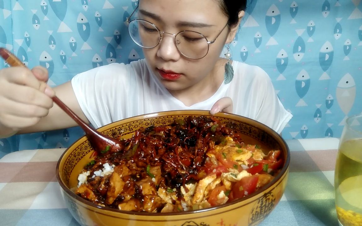 吃播正儿八经的吃一盆饭鱼香肉丝麻婆豆腐西红柿鸡蛋