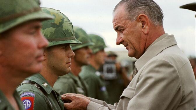 《越南战争》03：“自投冥河” 1965年美军地面部队正式进驻越南
