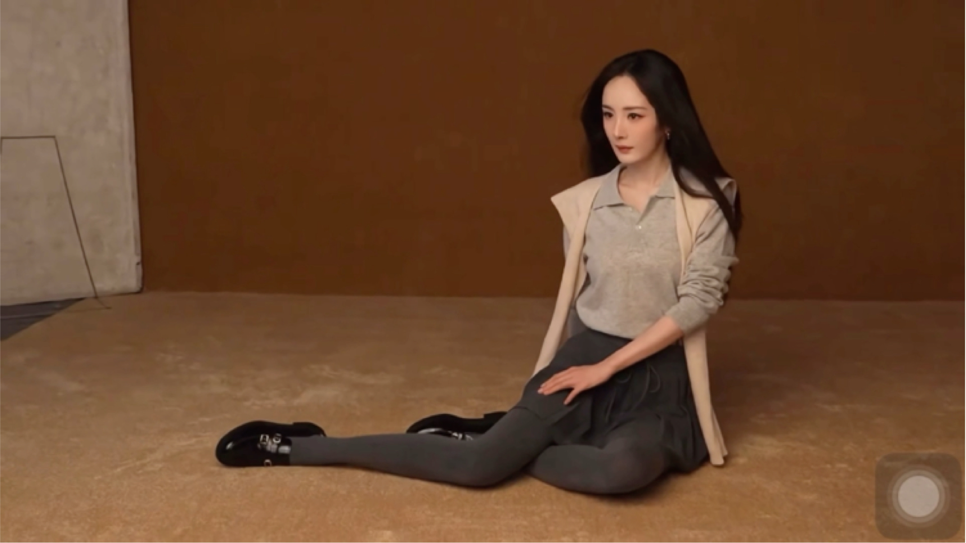 杨幂最新代言丝袜