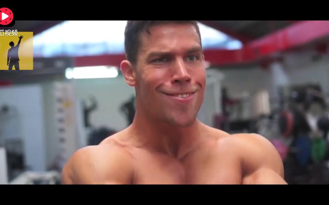 用或其他应用扫描二维码 点赞 超级肌肉健美猛男 评论官方微信
