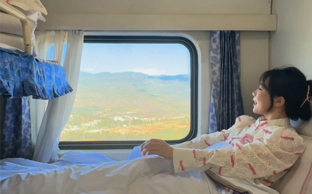去大理吧，在双层火车的大床房上躺着去！