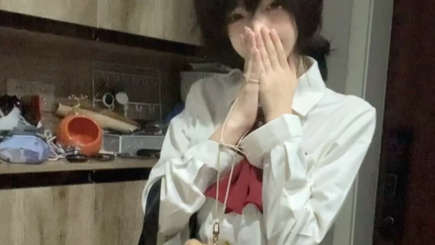 同学你的袜子怎么不对称