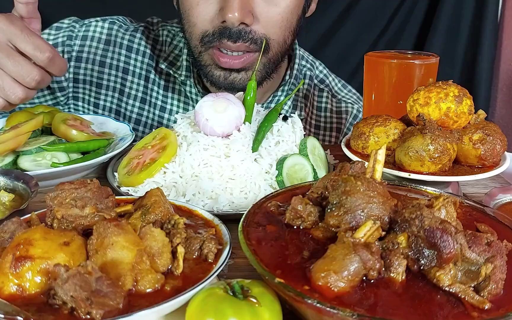 【孟加拉桶哥】看到辣椒插在米饭上就觉得这一餐不一般，轻松拿下。