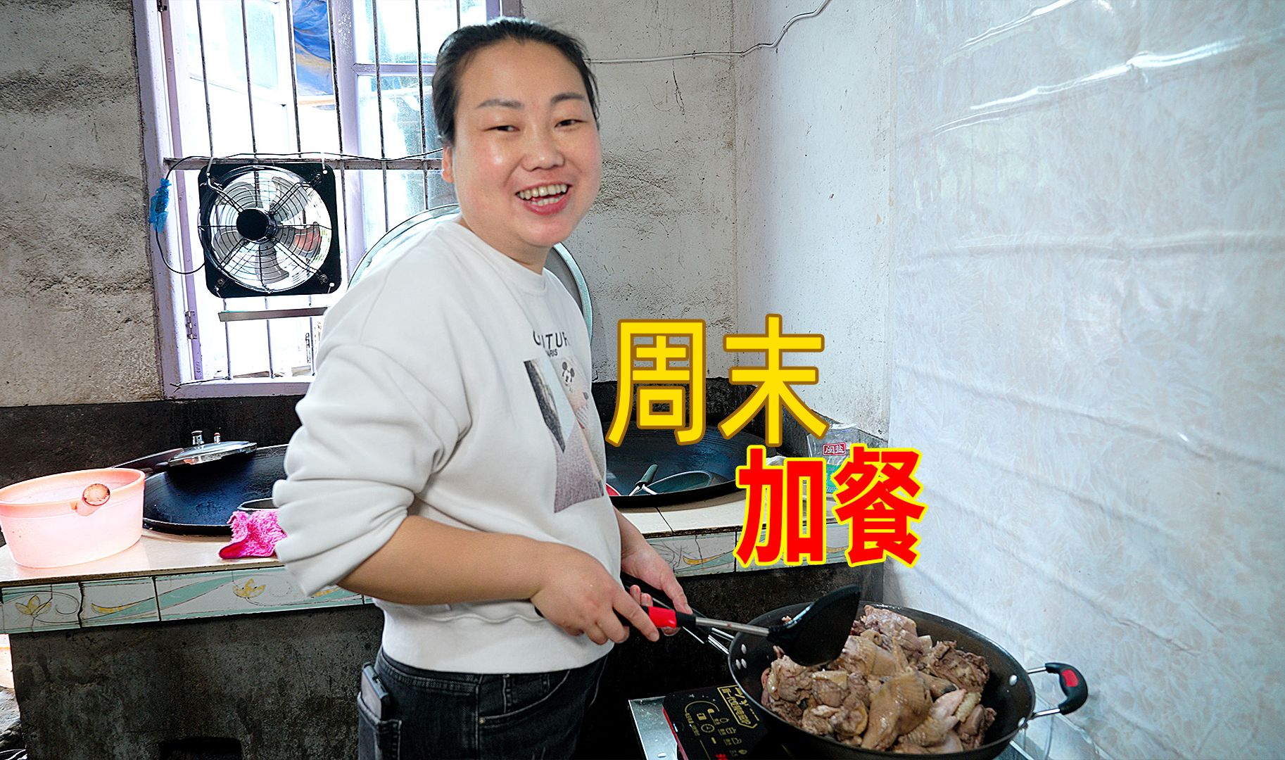 周末加餐，婆婆准备一只大公鸡，孩子吃得津津有味