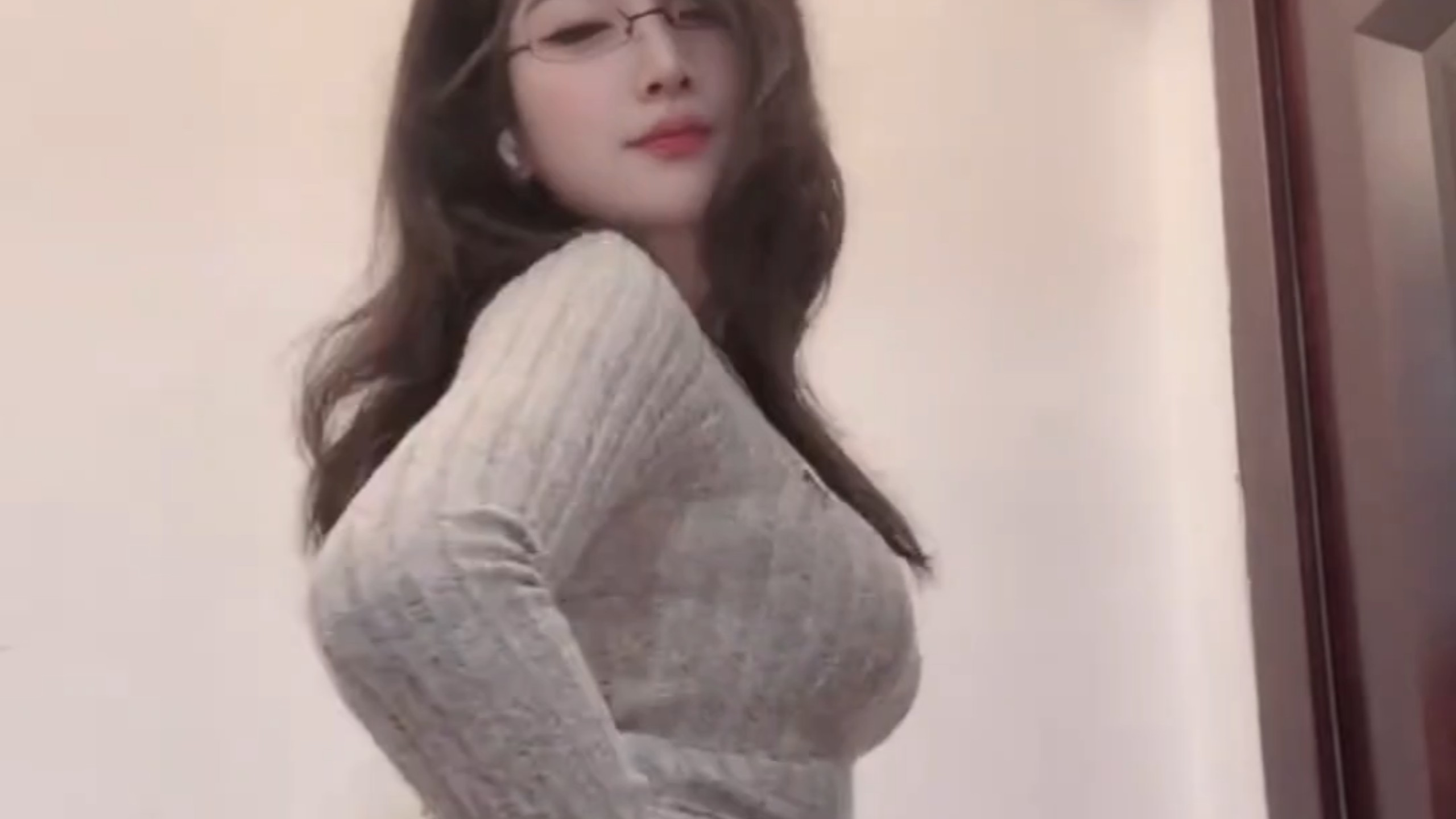 极品美女少妇家里摇