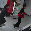小孩哥看牙医突然“出逃”，2店员狂追完美配合抬回包成“粽子