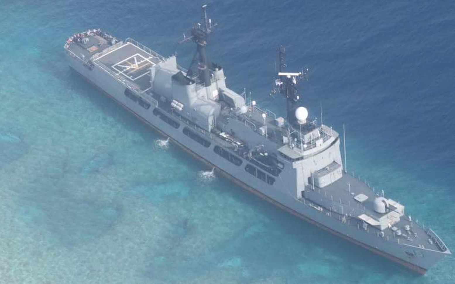 菲律宾军舰搁浅中国南海岛礁 中国海警船已抵达现场