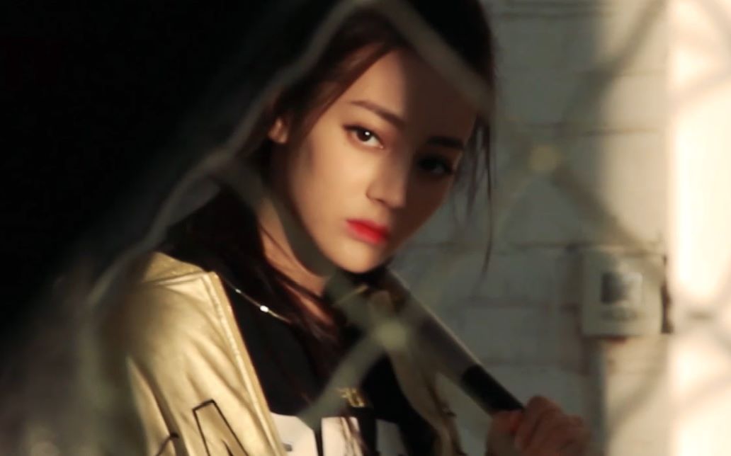 迪丽热巴】小姐姐的美颜暴击！《小资chic》封面拍摄花絮无水印版_哔哩哔 