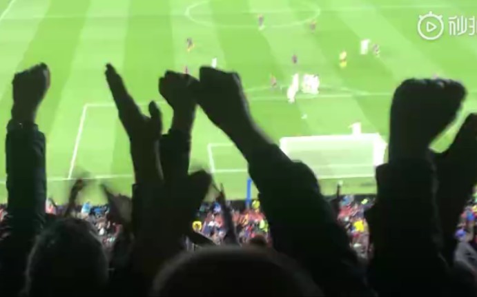 【巴萨3-0利物浦】梅西打进29米任意球时的现场球迷反应