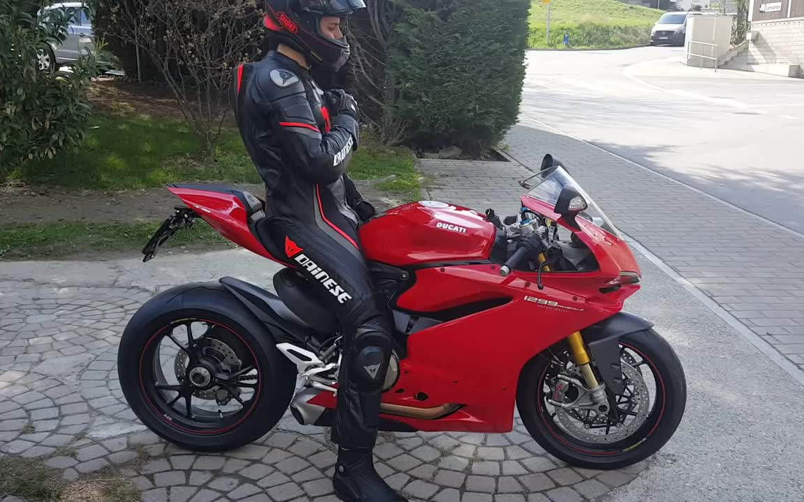 我第一次骑杜卡迪1299 panigale s