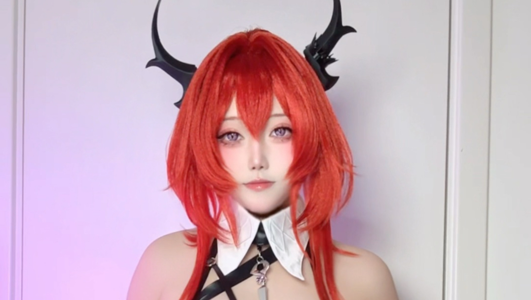 【明日方舟终末地cos莱万汀】看起来鬼迷日眼的是因为美瞳没度数瞳孔失焦了