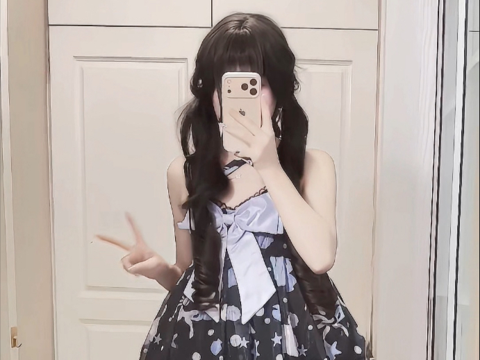 Kittens stick to whoever they like.