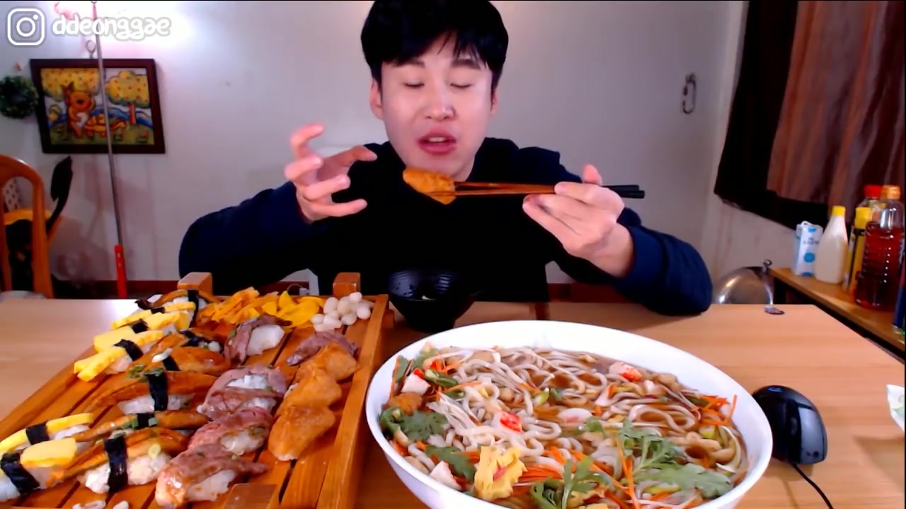 [韩国吃播]大胃王donkey开档一米大哥哥 鳗鱼寿司油豆腐寿司鸡蛋寿司