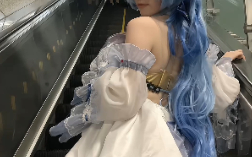 Damn it! Why don't you take my hand?