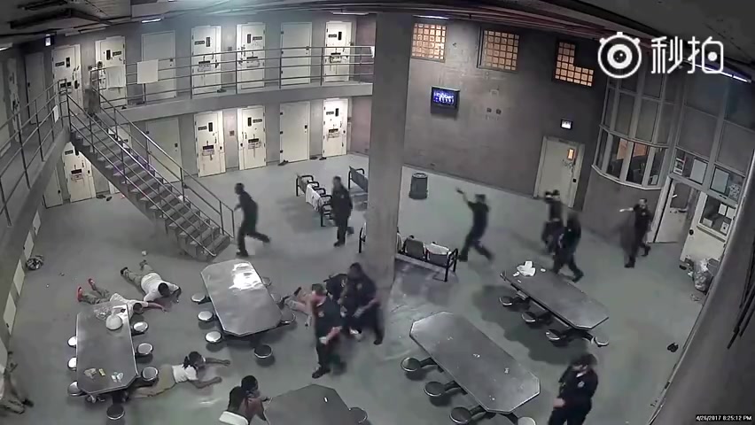 美国库克郡重刑犯监狱发生暴力袭警两名狱警受伤场面堪比美国犯罪大片