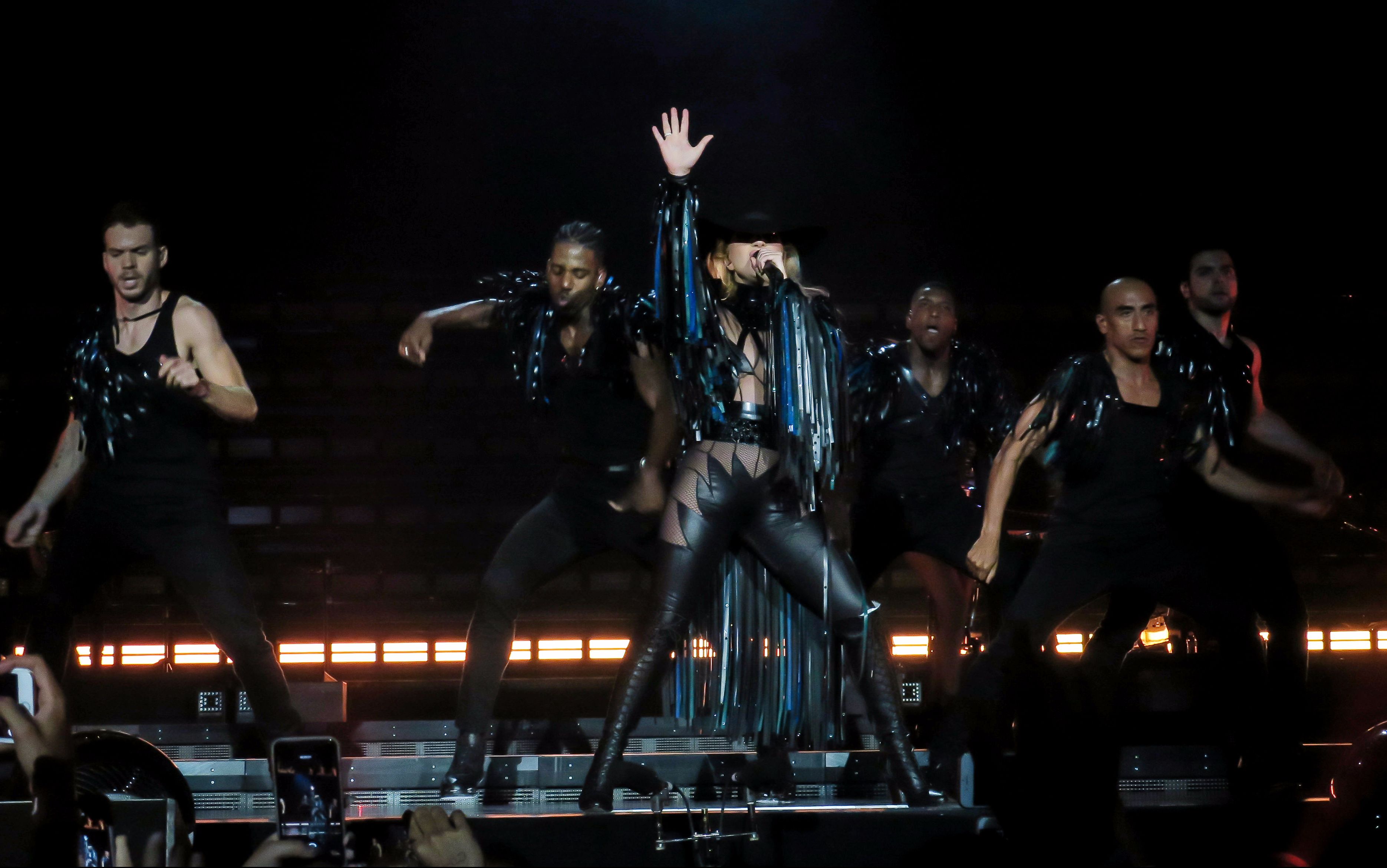 lady gaga - john wayne (joanne world tour)