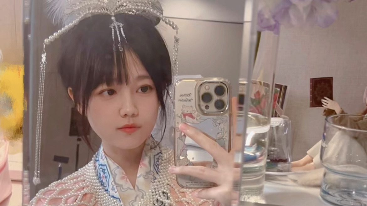 尝试了很多妆造୧ ( ᵔᗜᵔ* ) ૭