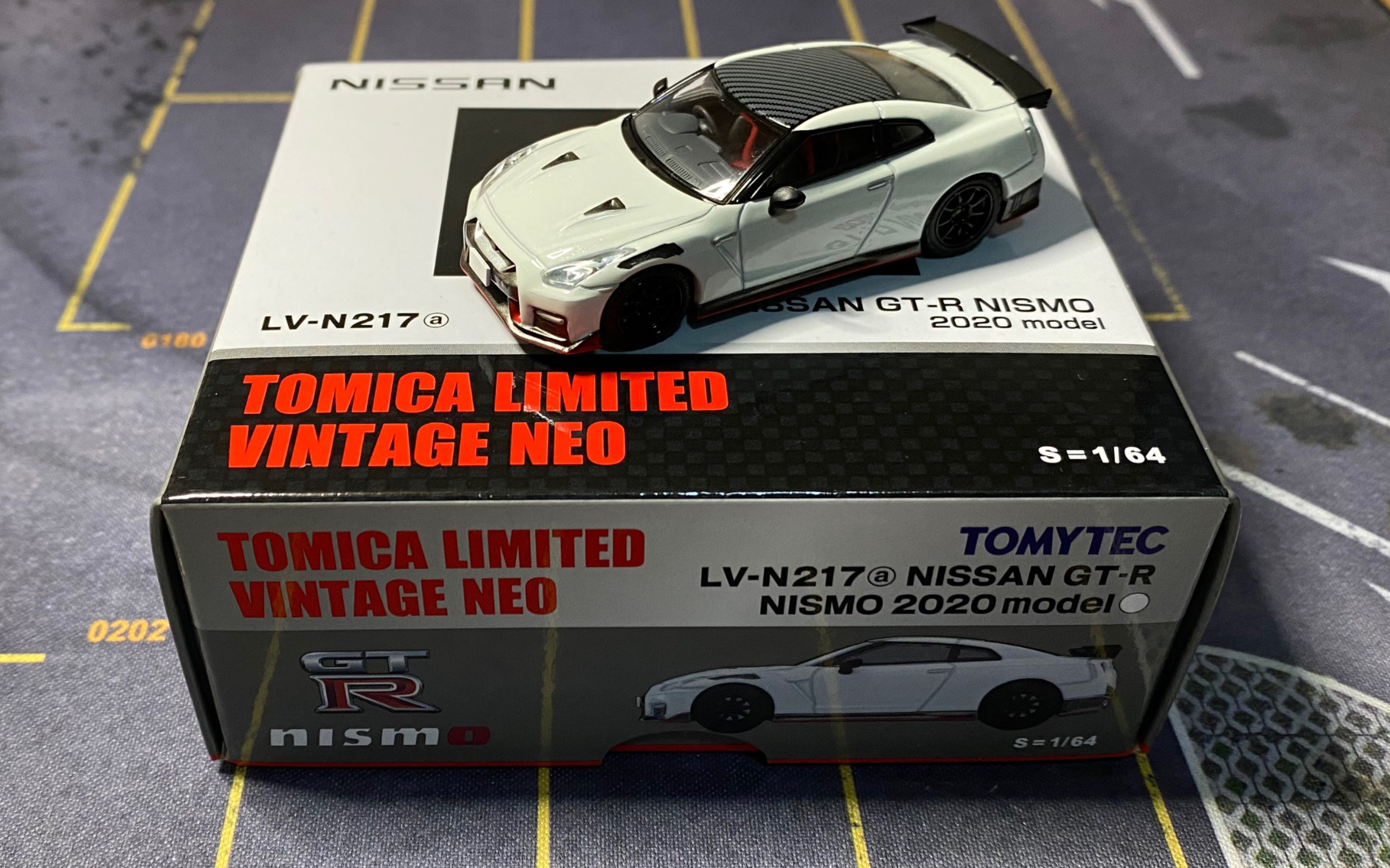 多美卡tomica tlv系列 日产 gtr nismo 2020版 n217a涂装 分享_哔哩