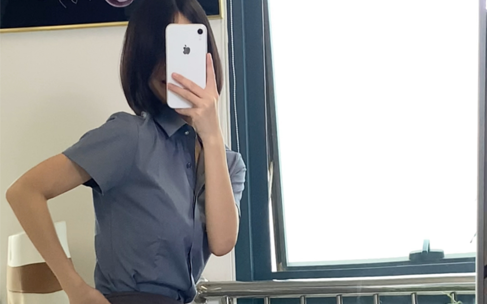 这个灰色袜子和灰色裙子简直是百搭