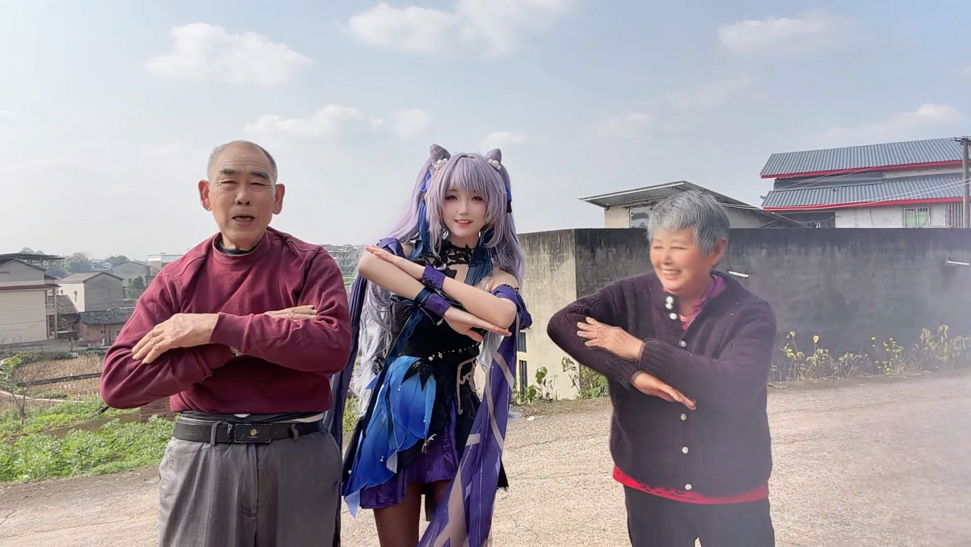 第一批回村的coser就这样成为飞天党