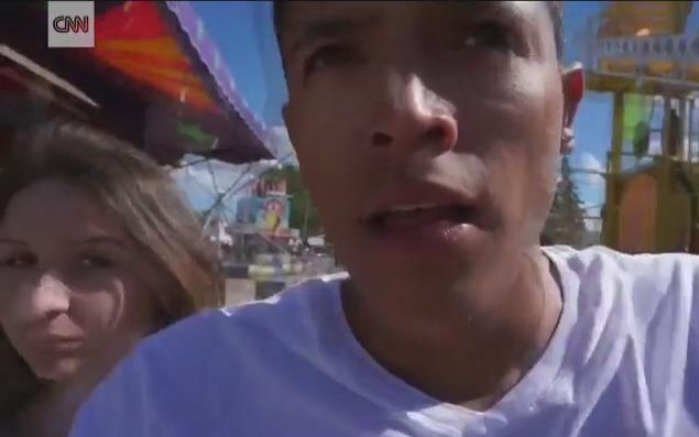 美国情侣为出名表演“书挡子弹” 男子被女友当场射杀