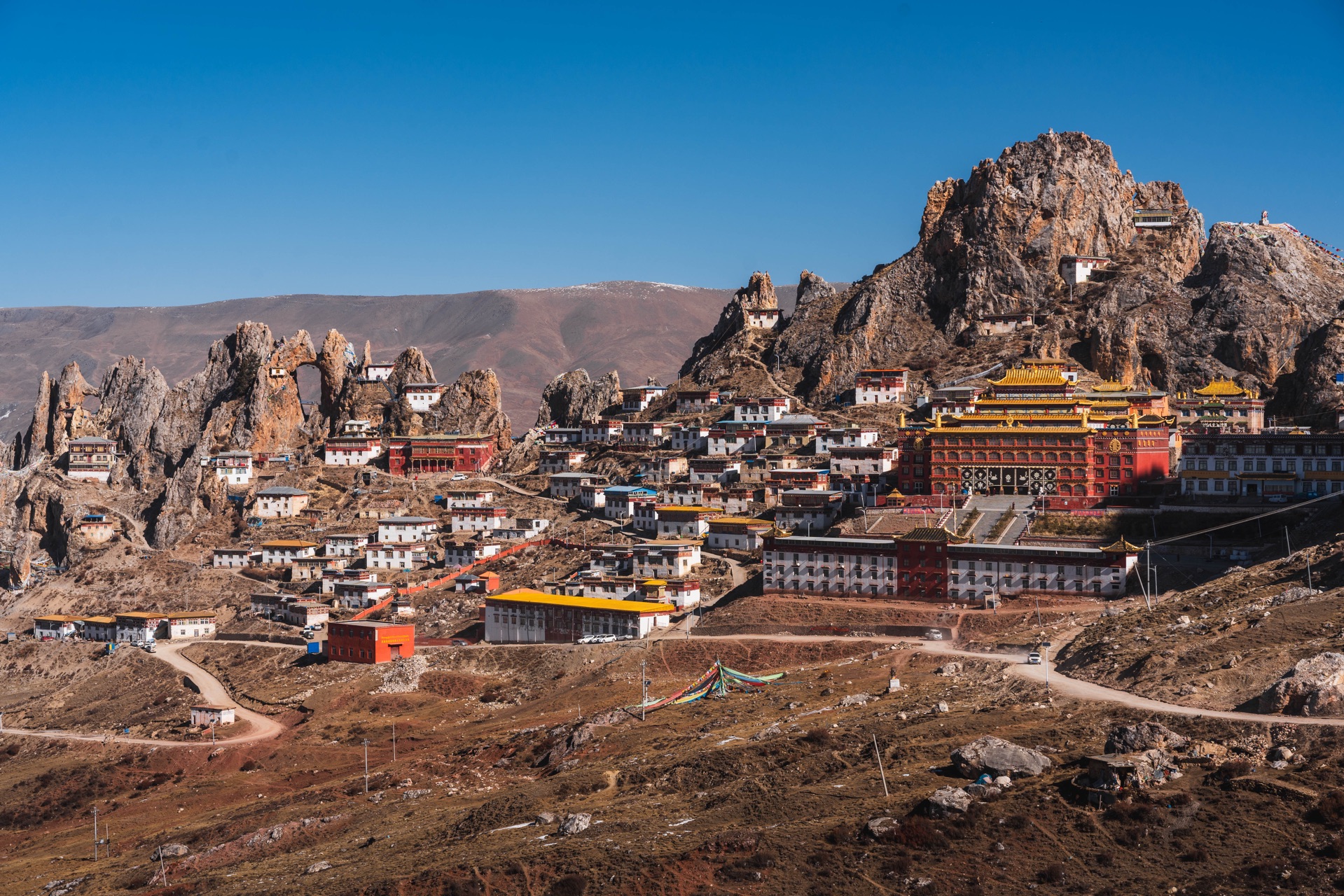 孜珠寺：川藏北线317不容错过的神圣寺庙，修建在天空之城的庙宇殿堂，始建时间比布达拉宫还要早