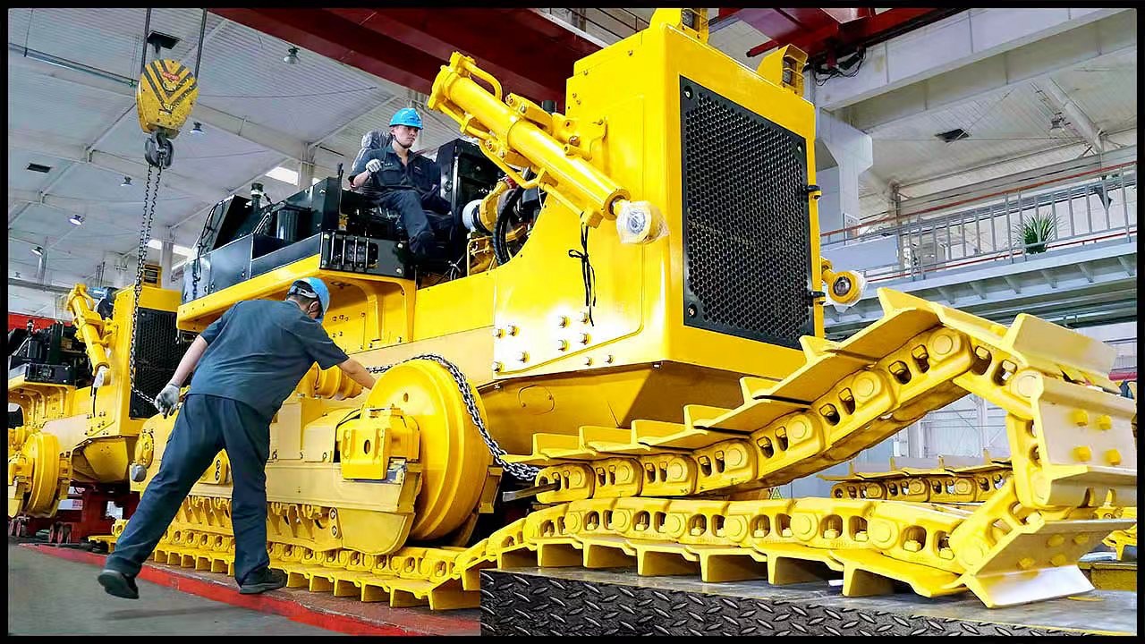 超级工厂！中国工厂制作推土机的过程，始于 1952年