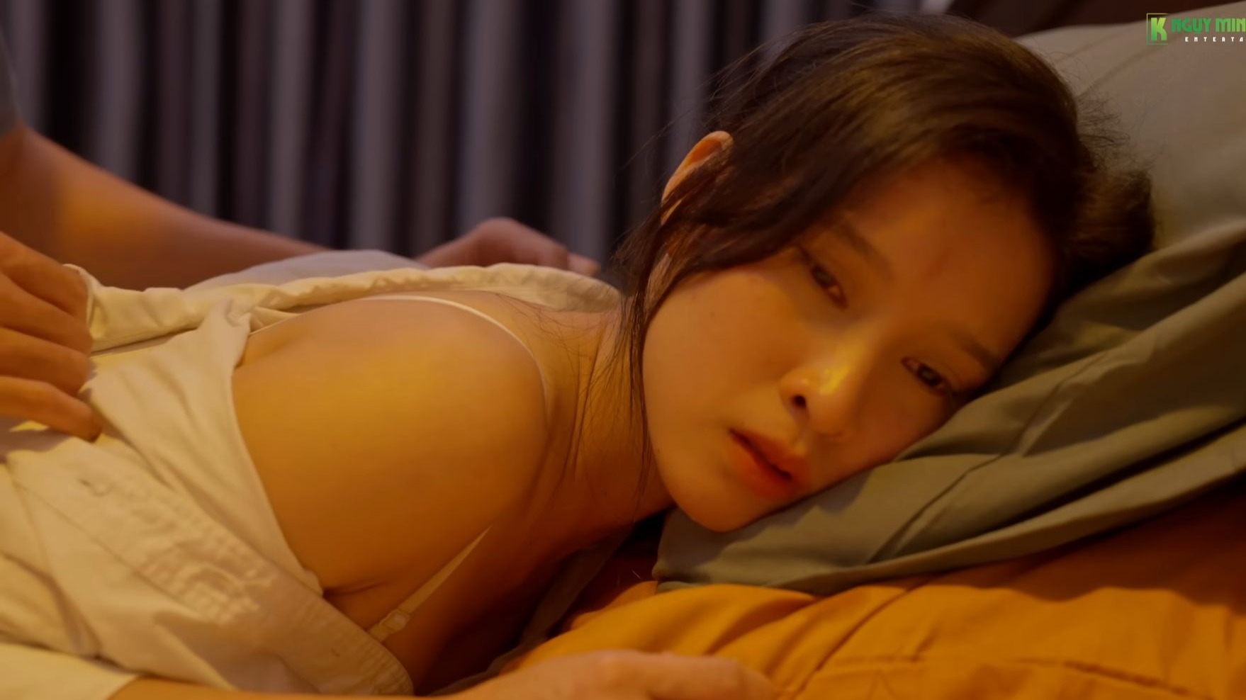 短片：越南女人被逼迫玷污身子，痴傻老公全然无靠