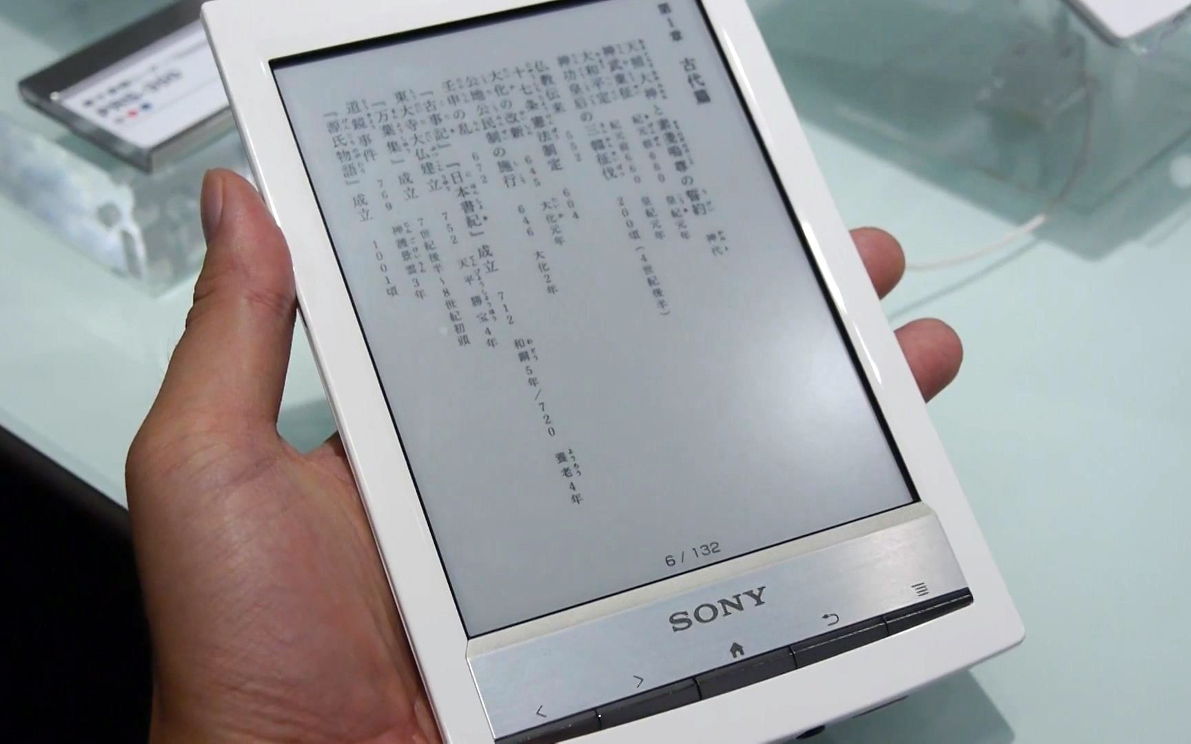 电纸书Sony prs t1, Sony prs t2展示，索尼PRS T1和KINDLE K3,  Kindle k4翻页速度比较。怀旧：十年前的电纸书