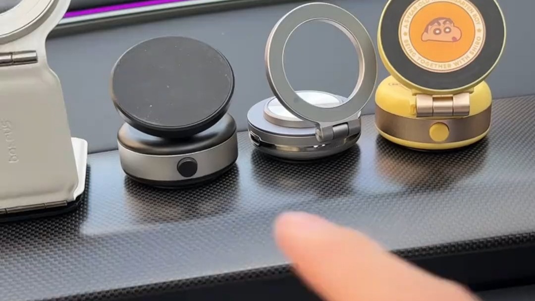 这些应该是大家常用的手机支架了吧，用下来我觉得还是真空吸附磁吸的更好用