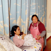 儿媳妇在家带娃辛苦，农村婆婆炖鸡汤给儿媳吃，暖心又暖胃