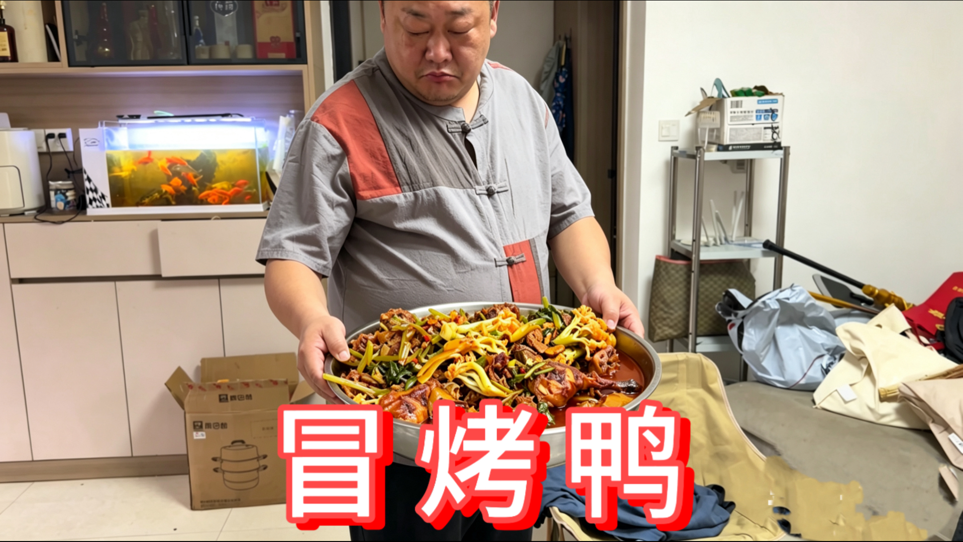 胖龙发现小强和老高是在“吸血”一个拍老爸，一个拍儿子，问他俩啥情况