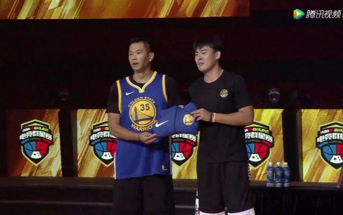 路人王xnba 2k ol,头盔哥单挑黑人陈建州