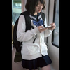 地铁里拍日本女高中生，笑起来好可爱啊