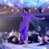一段紫衣新娘的跳舞视频火了