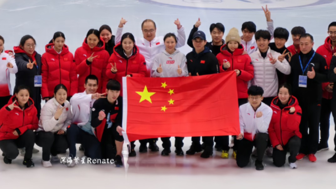 【22-23赛季中国短道速滑队】还记得那年的惊喜、激动与眼泪！门外等候的冰迷真是耐心又暖心～