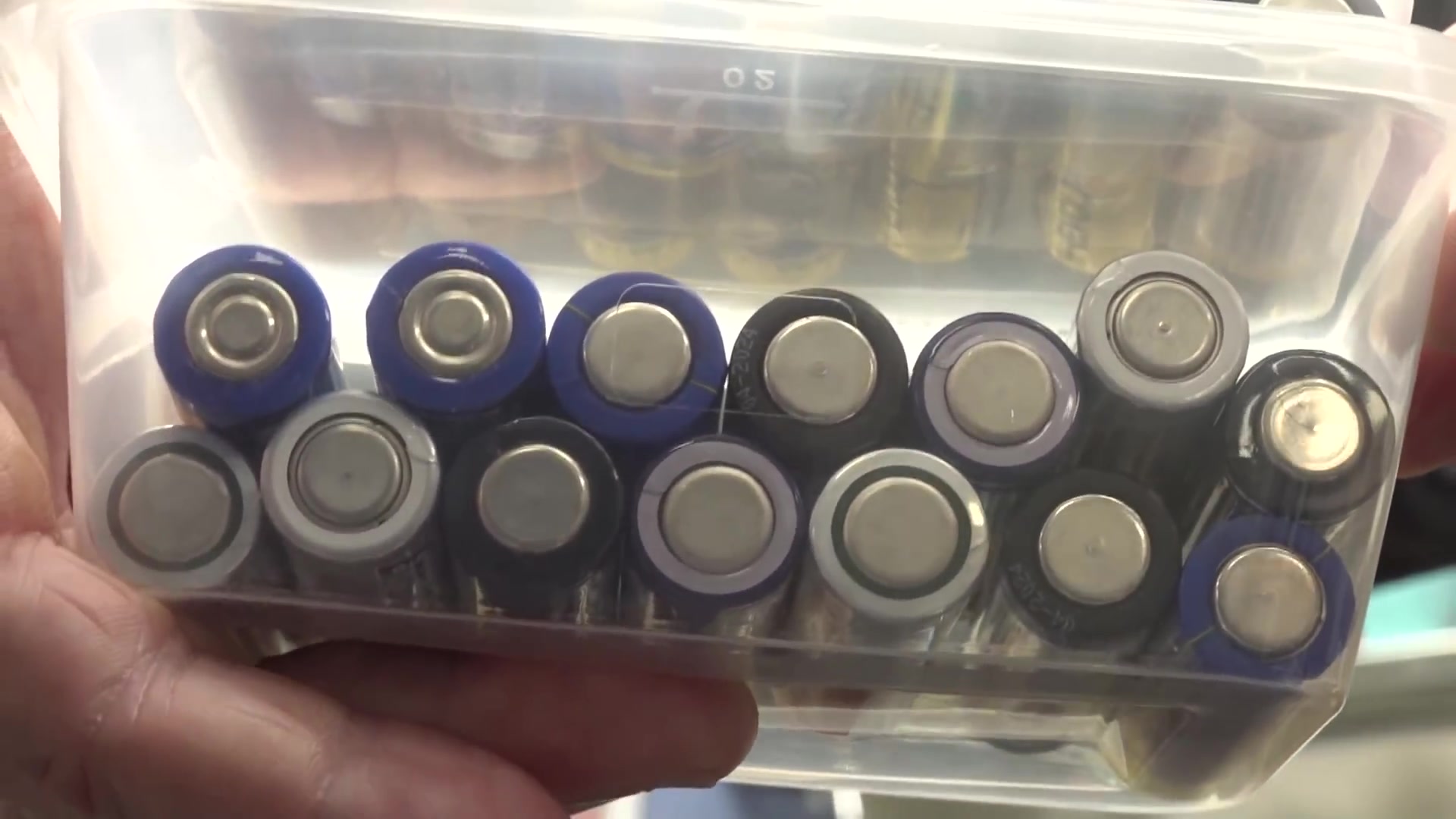 EEVblog Batteries & Charging Alkaline Battery Leakage Testing 2_哔哩哔