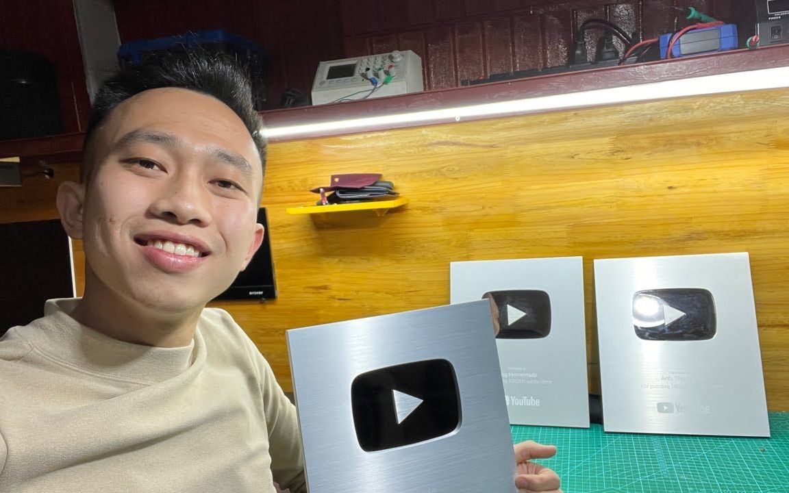 【字幕】Anh Thợ Điện的第3个YouTube银质奖牌