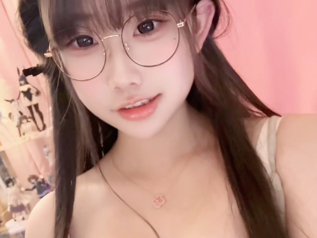 Glasses girl hey hey hey